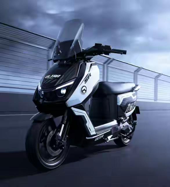 金箭这次可能要走一步险棋。一台峰值功率17.6kW、极速135km/h、支持