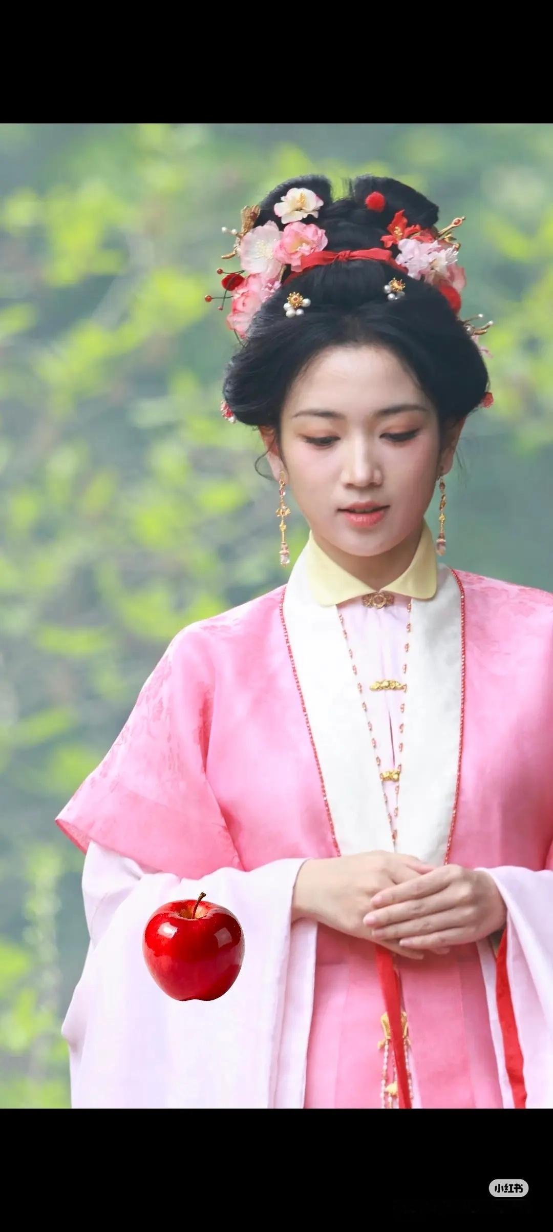 代露娃新剧衣服颜色饱和度太高了。