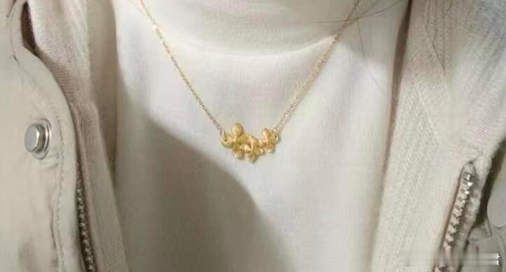 追求者两年前送的黄金，该还当时金价还是现在金价❓