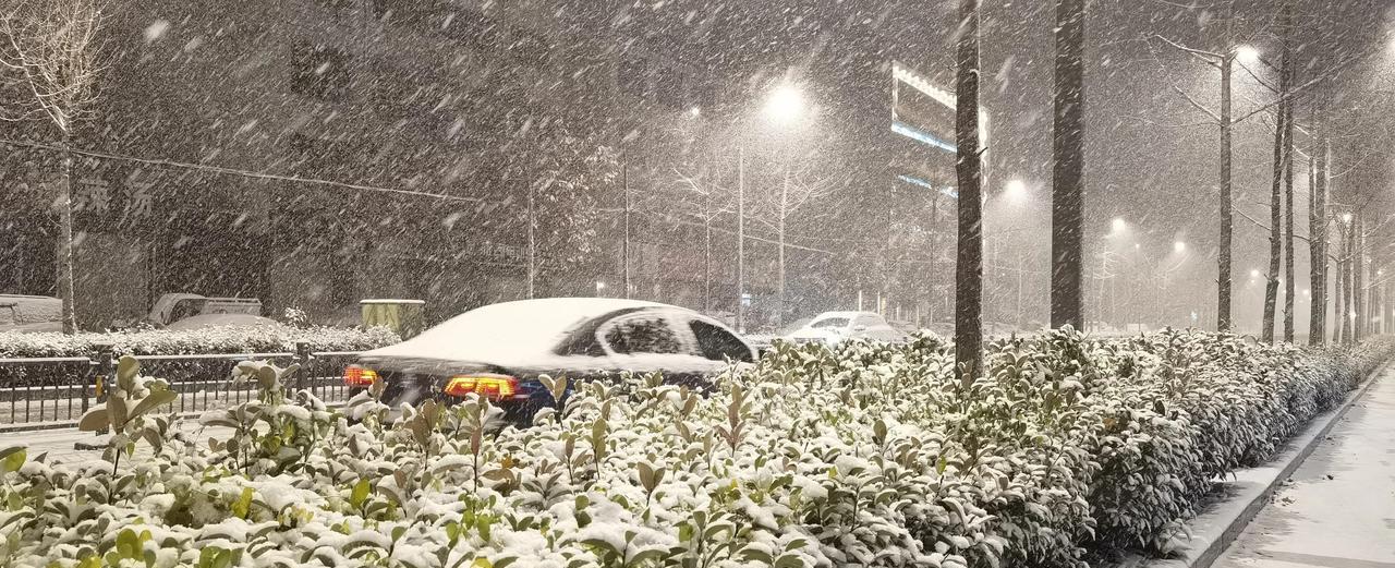 上联：秋霜催黄叶下联：冬雪覆青藤#上联：秋霜催黄叶，诚邀下联#这组对联从对
