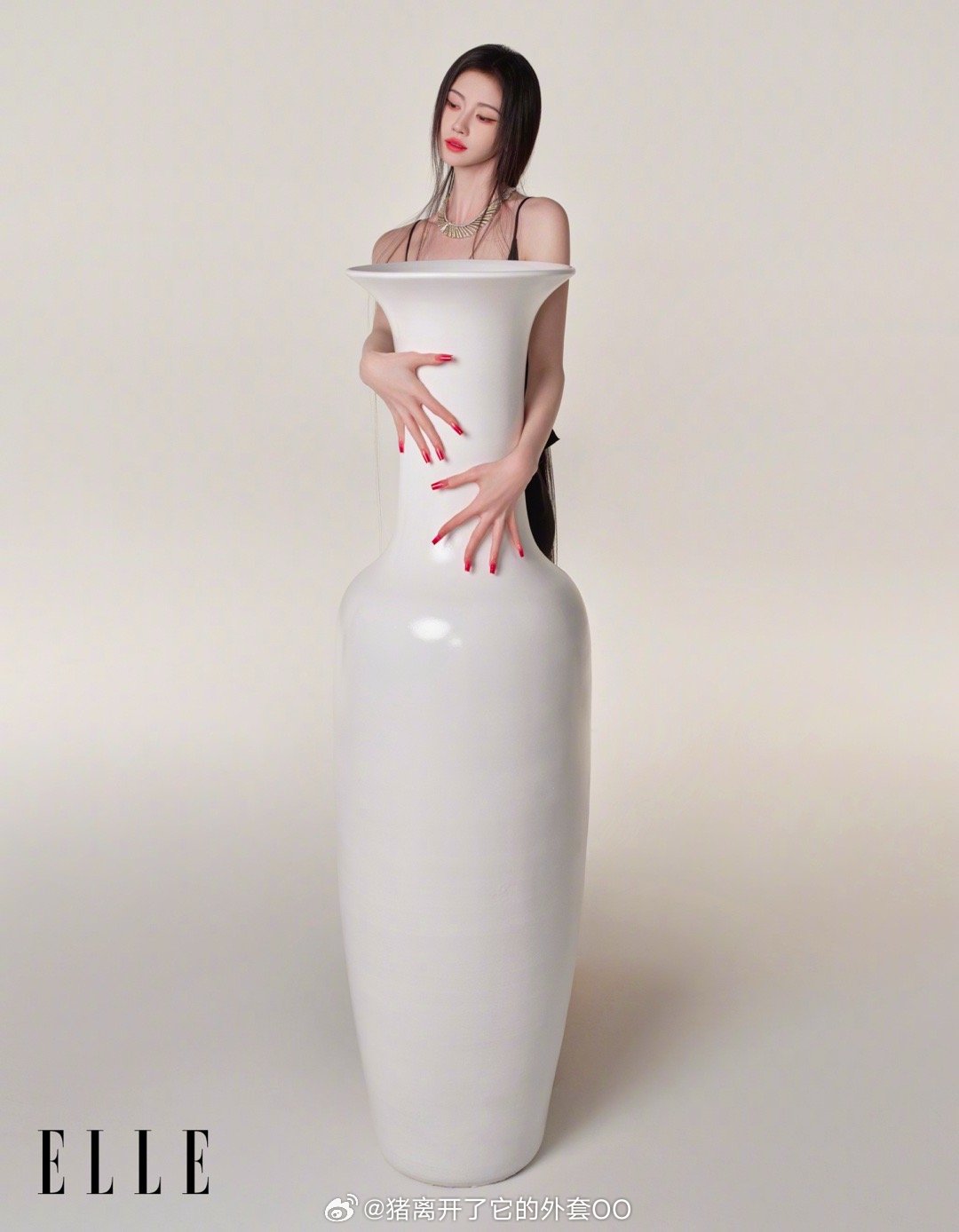 鞠婧祎ELLE四月刊封面大片，神秘冷艳鬼塑感十足！！