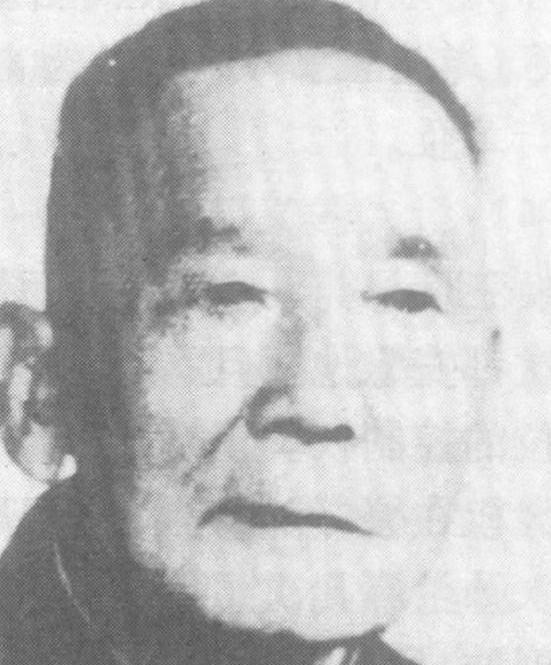 1950年11月，36军军长刘万春接到通知到北京参加会议，可是刚下车，就看到几名