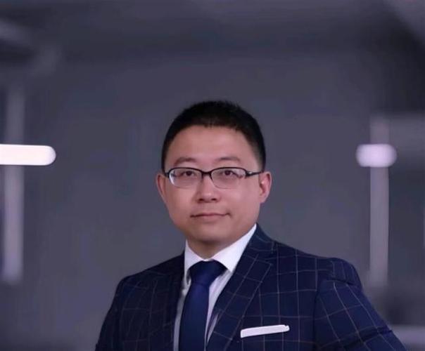 沈逸这波太敢说！戳穿“爱国大V”真面目，还提了个民国往事不是大V却比很