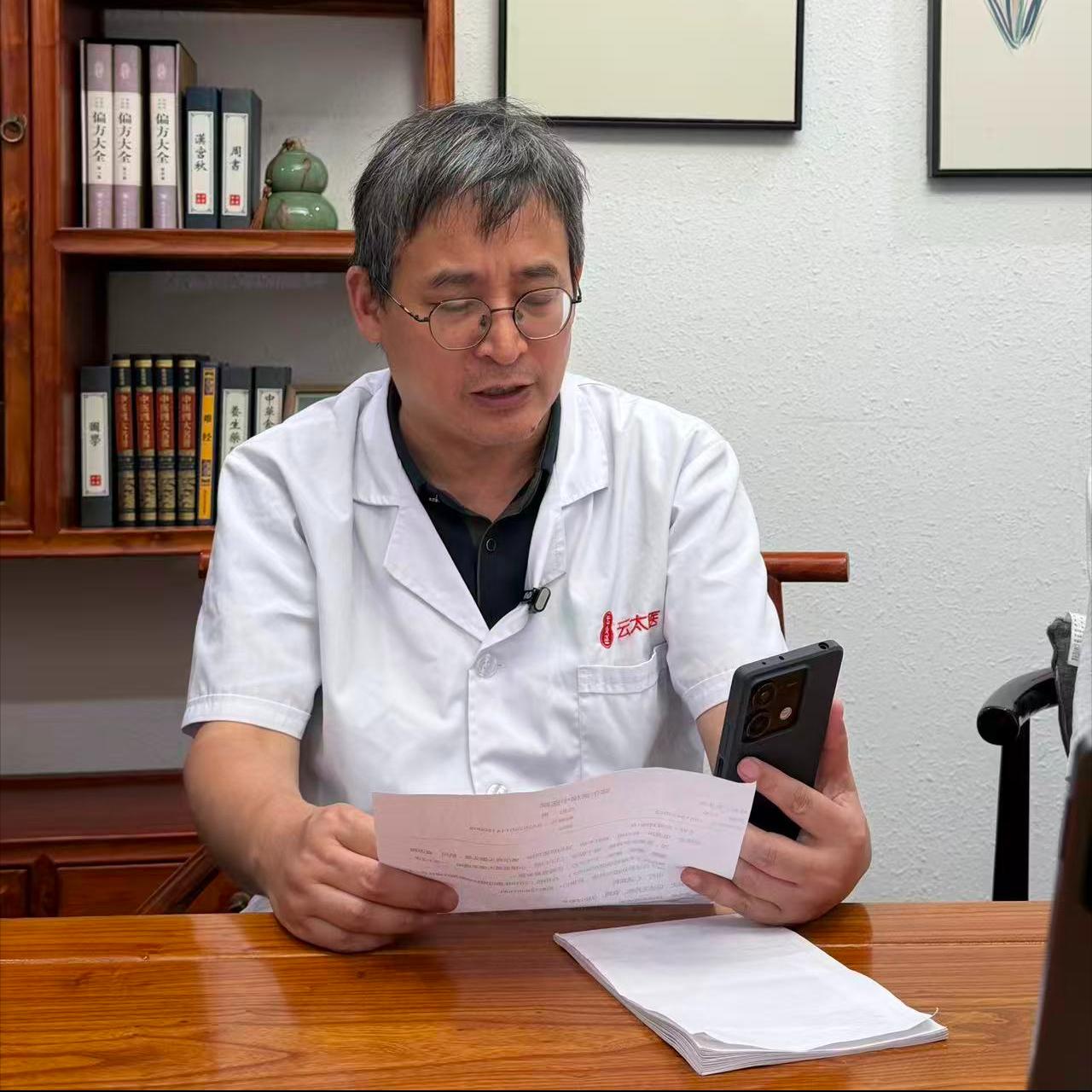 阳虚鸣声沉，阴虚鸣声尖，脾虚耳闷堵，肾虚听力减，一个中成药大家好，我是陈玉龙教