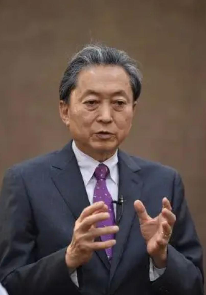 日本前首相鸠山由纪夫今晚（3月16日晚）写道：“特朗普要求日本派遣舰艇进入霍尔木