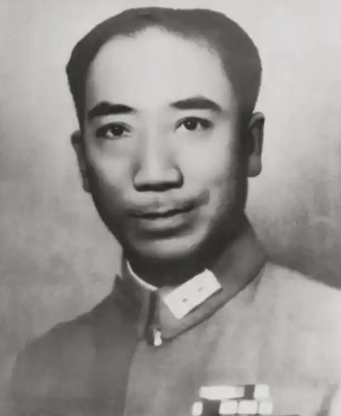 他是戴笠手下最不起眼的特工，默默无闻无人知晓，逃到香港后，竟生下一个家喻户晓的儿