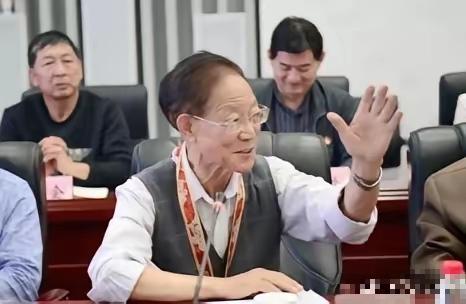 抠门教授捐出8208万，女儿一句话道尽家风传承，“我老了，不需要那么多钱。