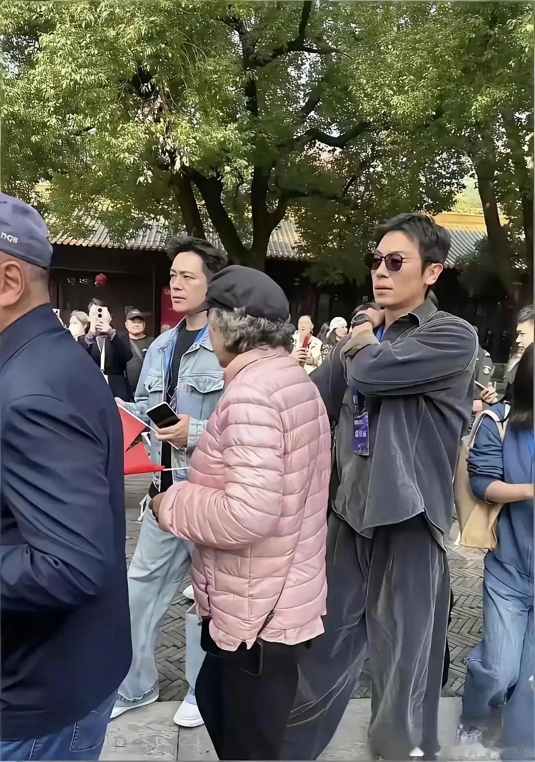 我怀疑碰见明星了，一时半会又想不起他名字，谁懂呀