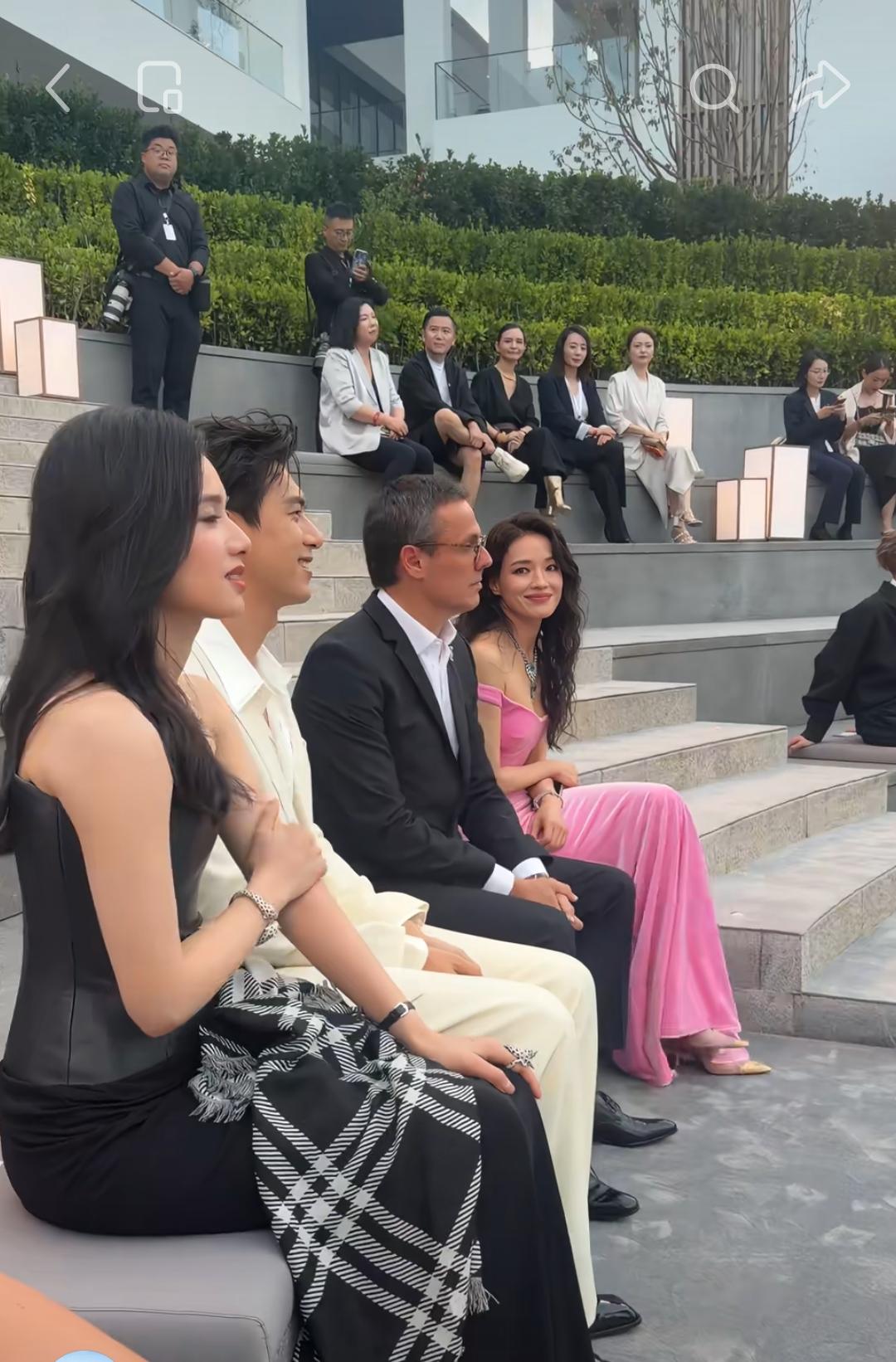 张婧仪那么美，但是在舒淇这里还是稍微逊色了几分[赞]