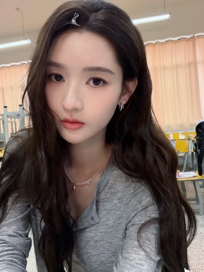 王玉雯18岁到29岁颜值变化感觉没有什么变化完全就是越长越出圈了只能说越来越