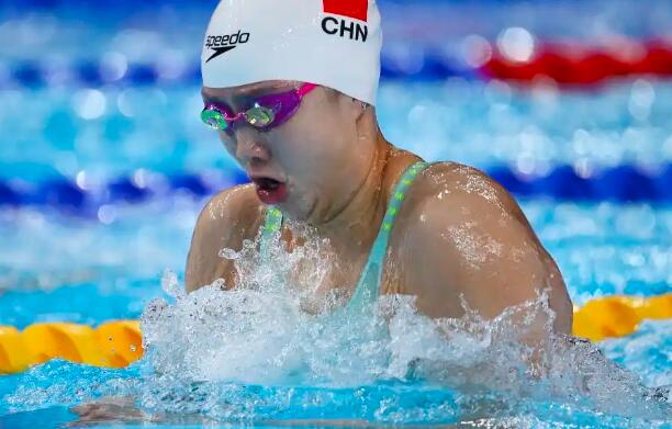 唐钱婷在新加坡世锦赛女子100米蛙泳决赛中仅以0.45秒之差摘铜，刷新亚洲纪录，