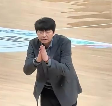 山东男篮主教练邱彪谈球队不敌广厦，他表示：“这场比赛我们就是要向总冠军学习，全力