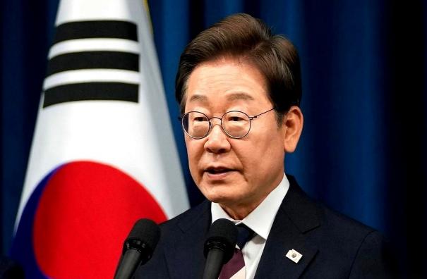 三字炸穿韩国政坛！李在明一句“卖国贼”，全网瞬间炸锅。2026年4月10日，