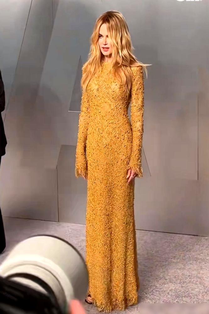 贝佐斯未婚妻桑切斯，砸了天价的脸，却在红毯上被妮可·基德曼一秒干趴。这姐们