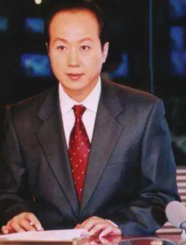著名主持人罗京，去世多年后，母亲患上老年痴呆，没曾想，妻子带着儿子改嫁了一位富商