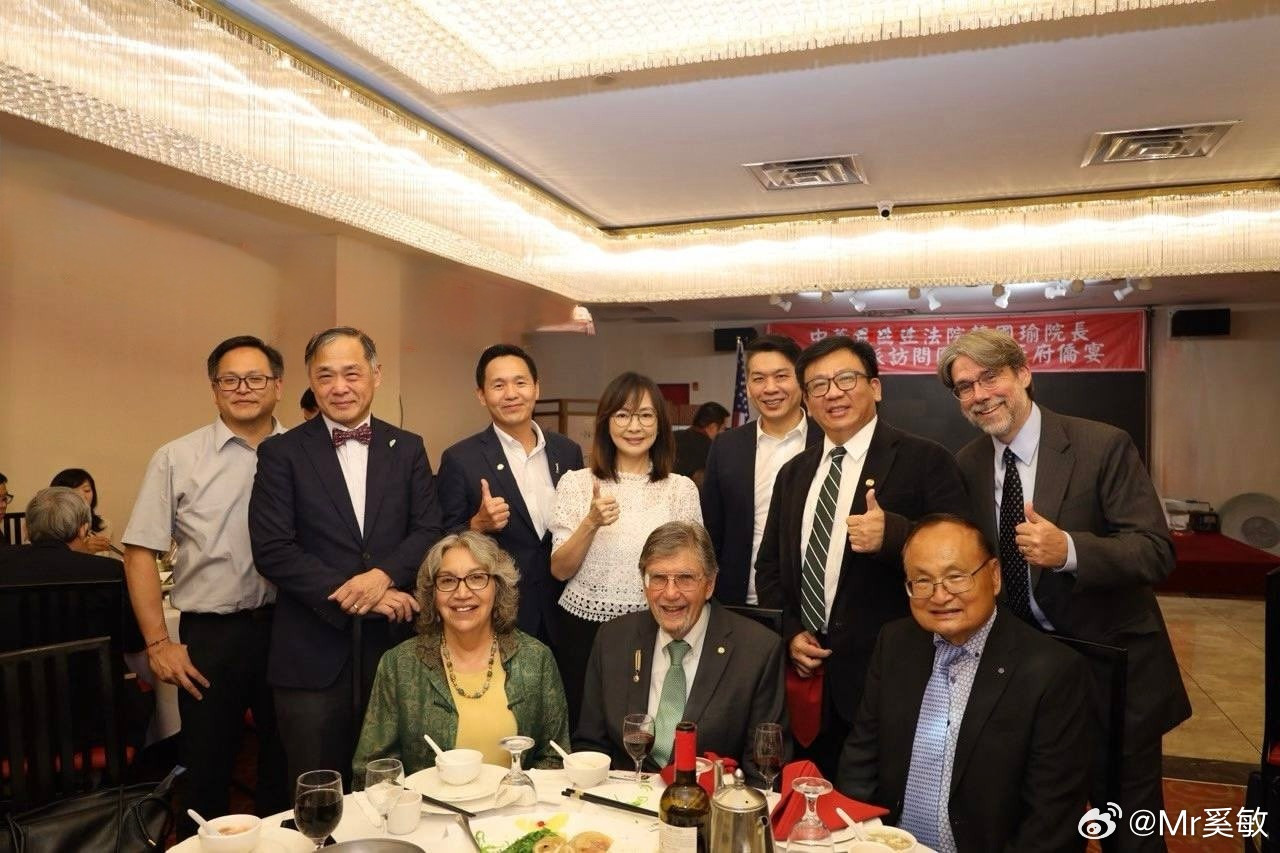 韩国瑜一行人从美国回来，是在晚上9点半左右到台湾的。结果台湾民众也没有迎接，