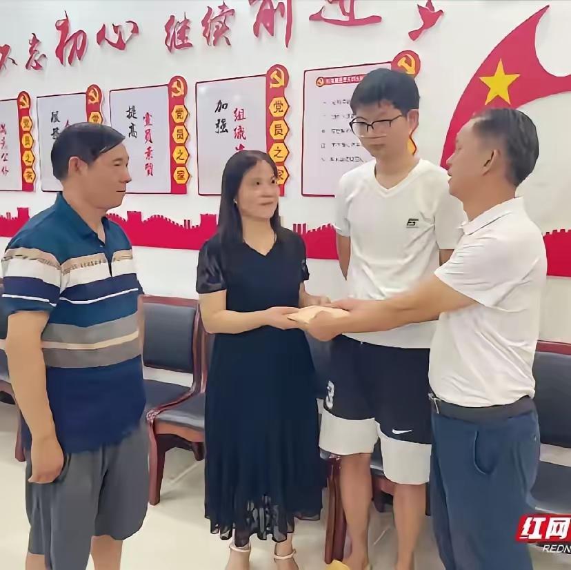 “你扶了就得赔”迎来了大反转！官方补贴还没到账，当地企业家就率先赠送老板娘两万