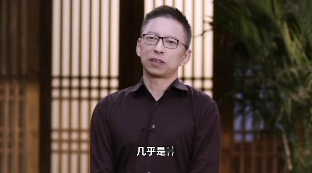 我每次看张朝阳跑步的时候都想笑，觉得他在运动方面绝对是个“低能儿”，但每次听他讲