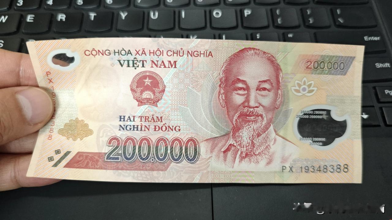 越南的工人工资太高了。今天休息时，和同事聊天，最近厂子在赶做关税订单，每天任务