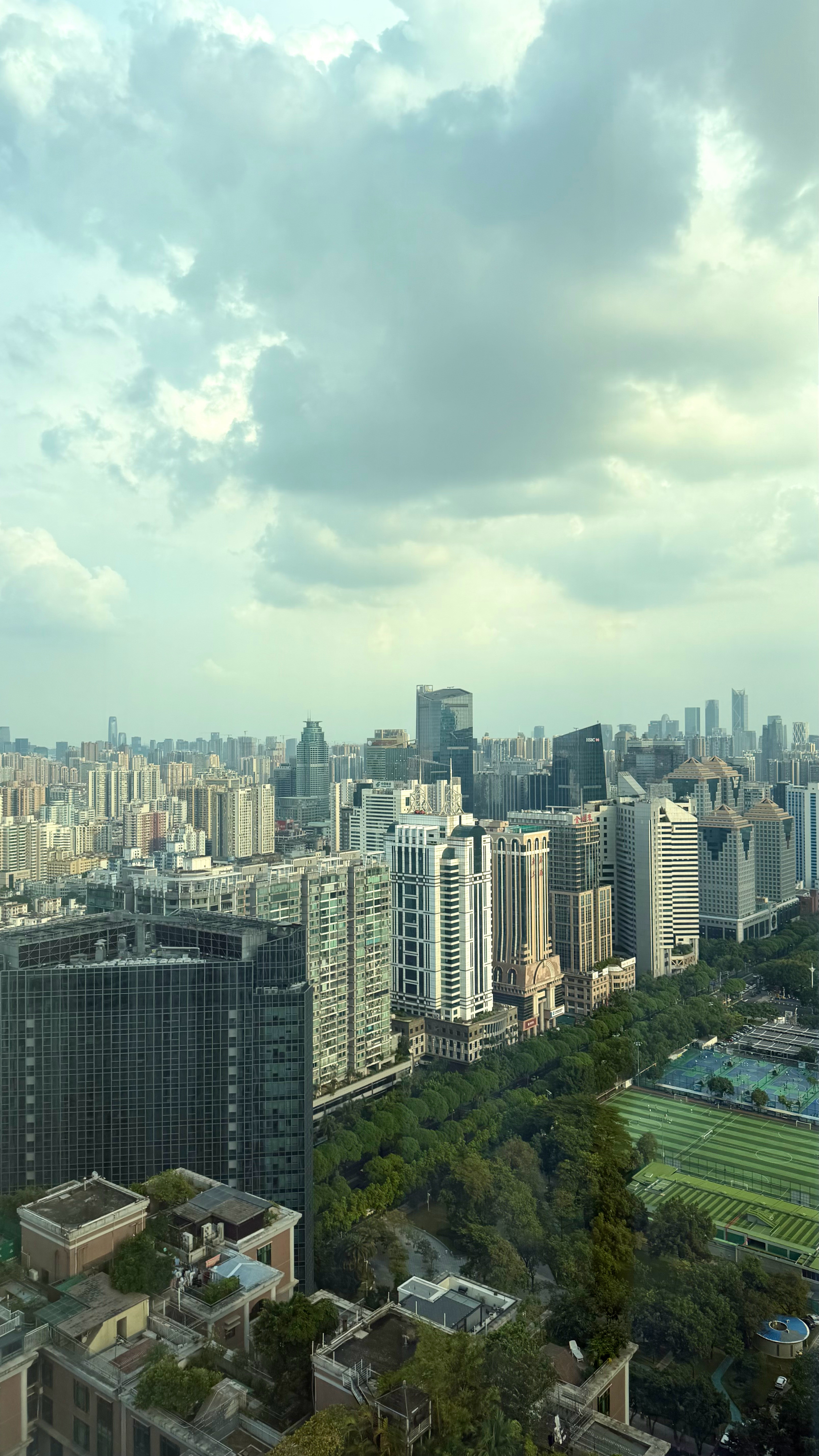 来看演唱会，没下雨真好，酒店真的比家里更好拍照📷。广州·广州海航威斯汀酒店