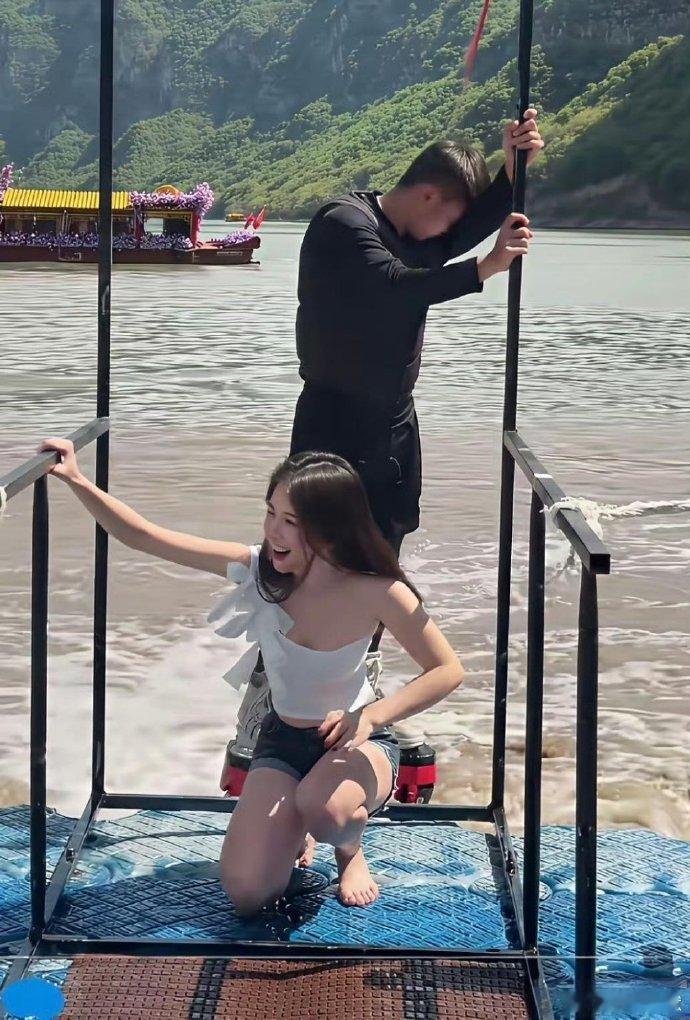 什么工作都不容易啊，这兄弟看着累惨了。