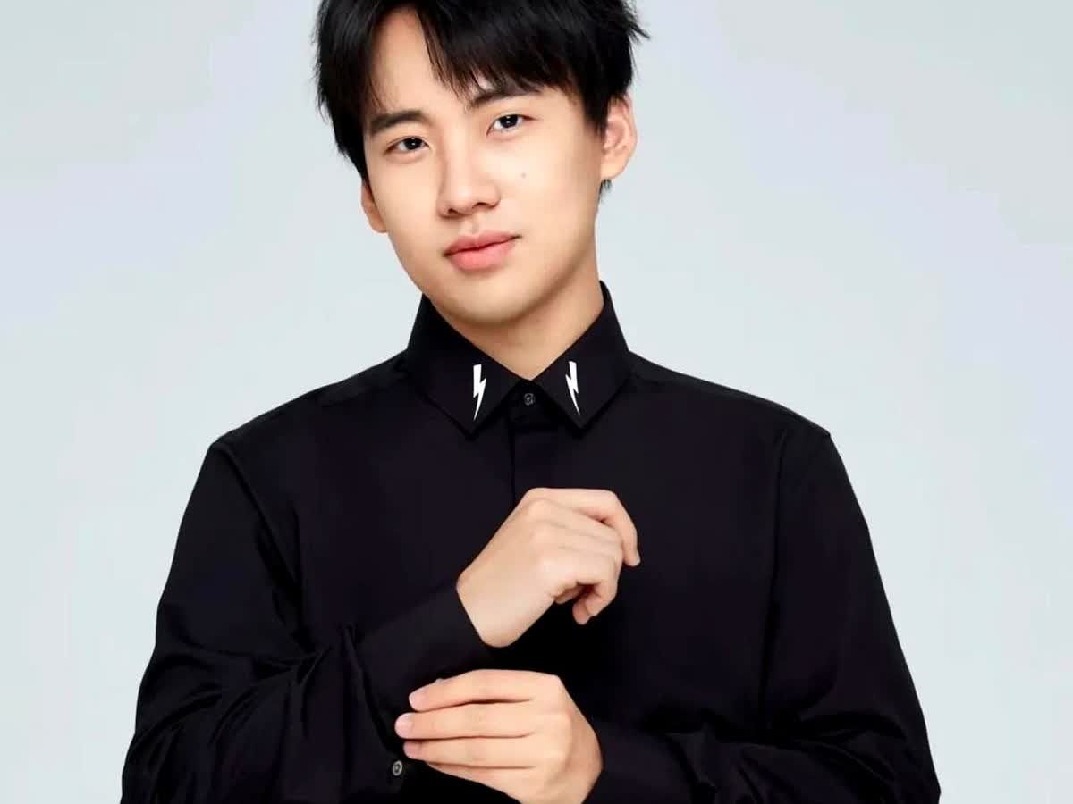 郭德纲估计已经意识到了郭麒麟有个明显特点不是他不够谦逊礼貌，也不