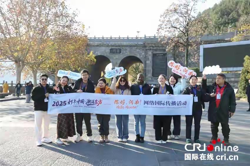 “网红打卡洛阳：从龙门石窟到火锅店，全球主播都在“挖宝”！”最近，洛阳这个古都