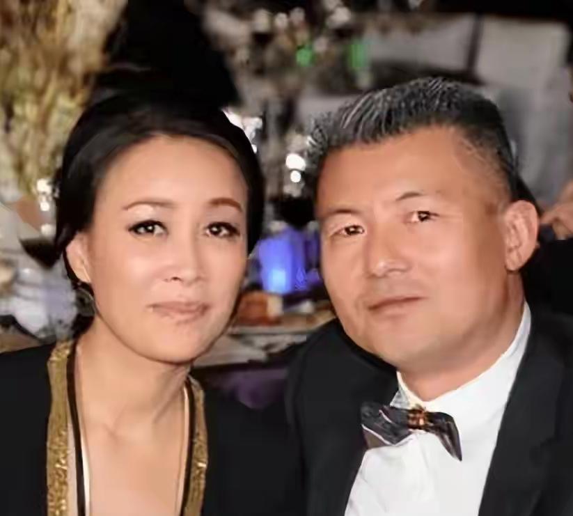 要不是那英亲口所言，谁信她称呼老公“老爸”？那英说自己跟孩子们一样，称呼老