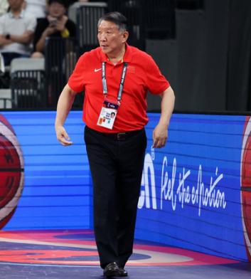 宫鲁鸣收到一条“紧急提醒”，来自郑薇。别盯着波多黎各的体能说事了，那都是烟雾