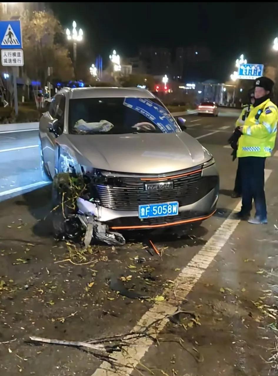 疑似酒驾出车祸，司机迅速逃离现场，闺蜜“义气”顶包，调下卡口照片做个笔录就懵了，