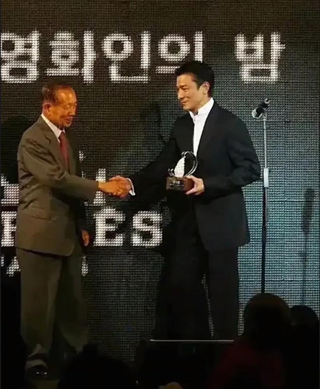 刘德华和黎明谁在韩国最红刘德华和黎明谁在韩国最红呢？硬实力+软实力硬实力