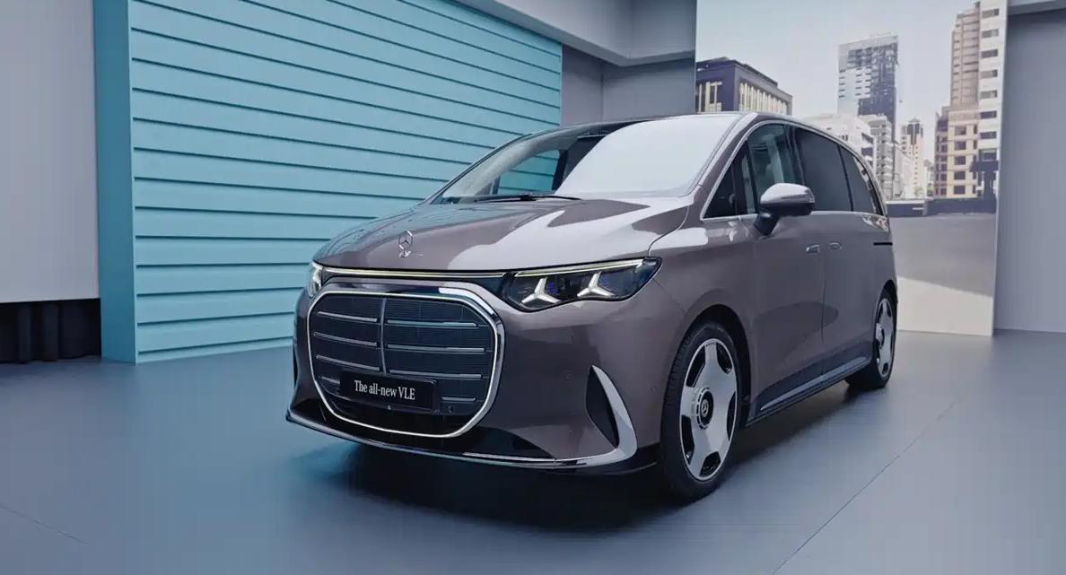 北京时间3月11日，奔驰全新纯电MPV奔驰VLE迎来首发，新车带着800V高压架
