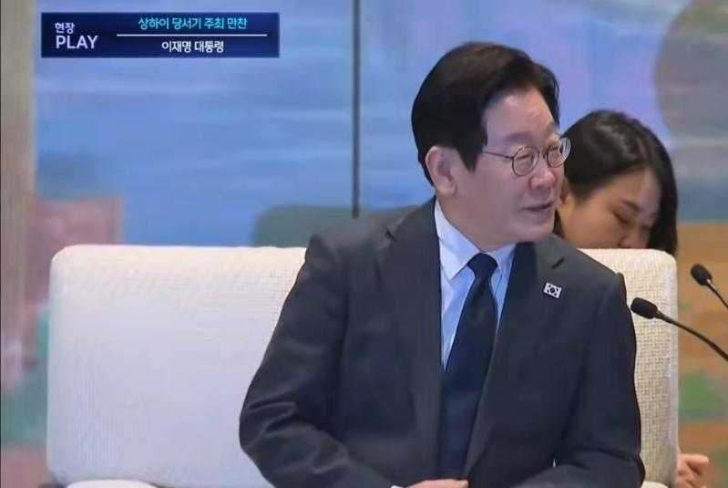 1月6日，李在明在上海展开会谈，随行的代表团阵容相当扎实，名单里包括了副总理兼科