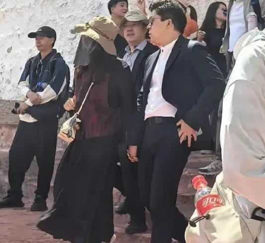 一个很妙的情况，必须说出来大家一起惊讶。众所周知，霍启刚是绝对的富二代，也是家
