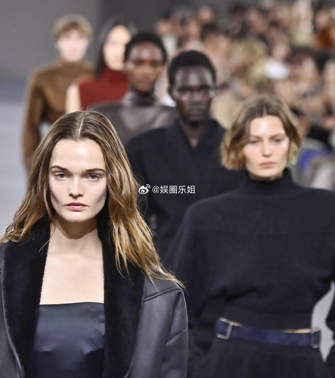 MaxMara在米兰发布2026秋冬系列，致敬传奇女性MatildediCa