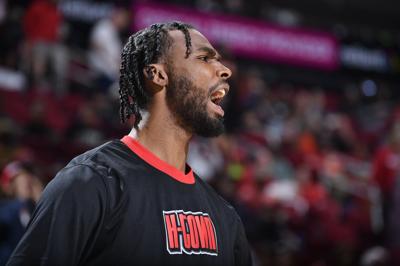 火箭队的前锋伊森重新回到了首发阵容当中，而火箭队的主帅乌度卡也亲自透露，他已经解