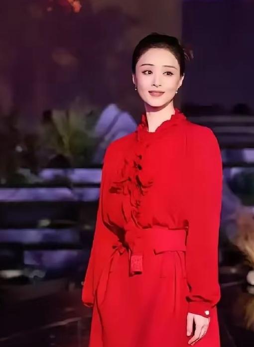 王阳提分手那天，蒋欣刚拿下华妃片酬。2007年两人处对象，王阳往她房车冰箱塞满雪
