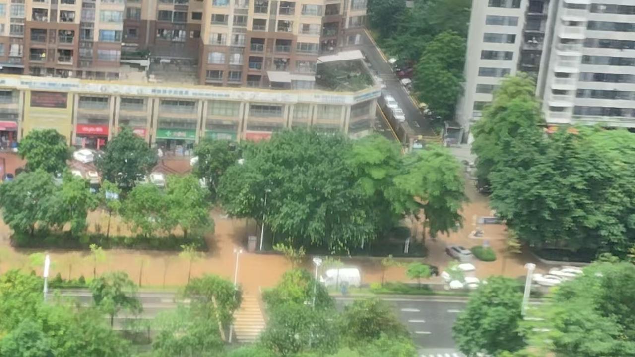 住在高标准建设的，佛山三水北江新区，只要一遇到下雨天，真的是太难了！西青大