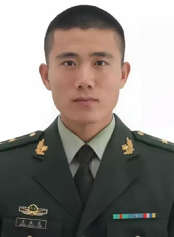 “国家白白培养了他5年。”二零一八年，武警济南支队刚刚入职一个月的大学生，