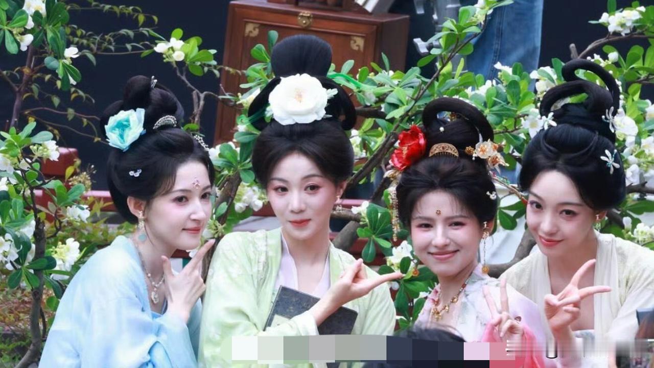 《攻玉》选角争议看着形势有点悬，从路透来看，女主鹤男的路透被不少网友吐槽自带苦相