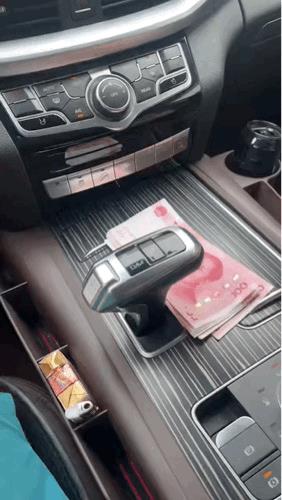 你倒车然后再一个急刹不就出来了[捂脸哭]