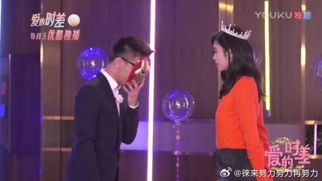 奚梦瑶何猷君相亲节目第一次见面2017《爱的时差》，22岁何猷君推掉《最强大脑》