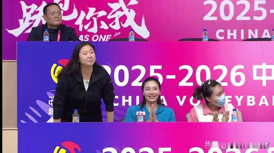 娜塔莉亚突然受伤，天津女排还能顺利赢下去吗？今天天津主场真是众星云集！李珊、