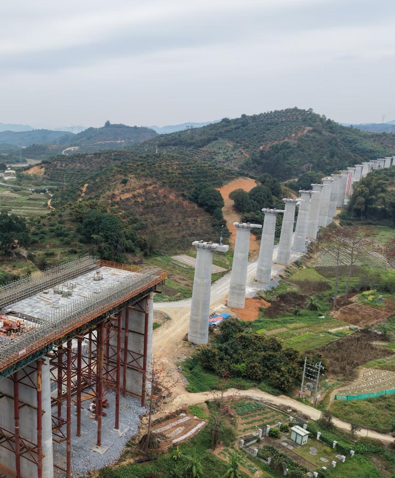 好消息！广西7条在建铁路已全面复工，建设热潮再度掀起。其中，作为西部陆海新通道标