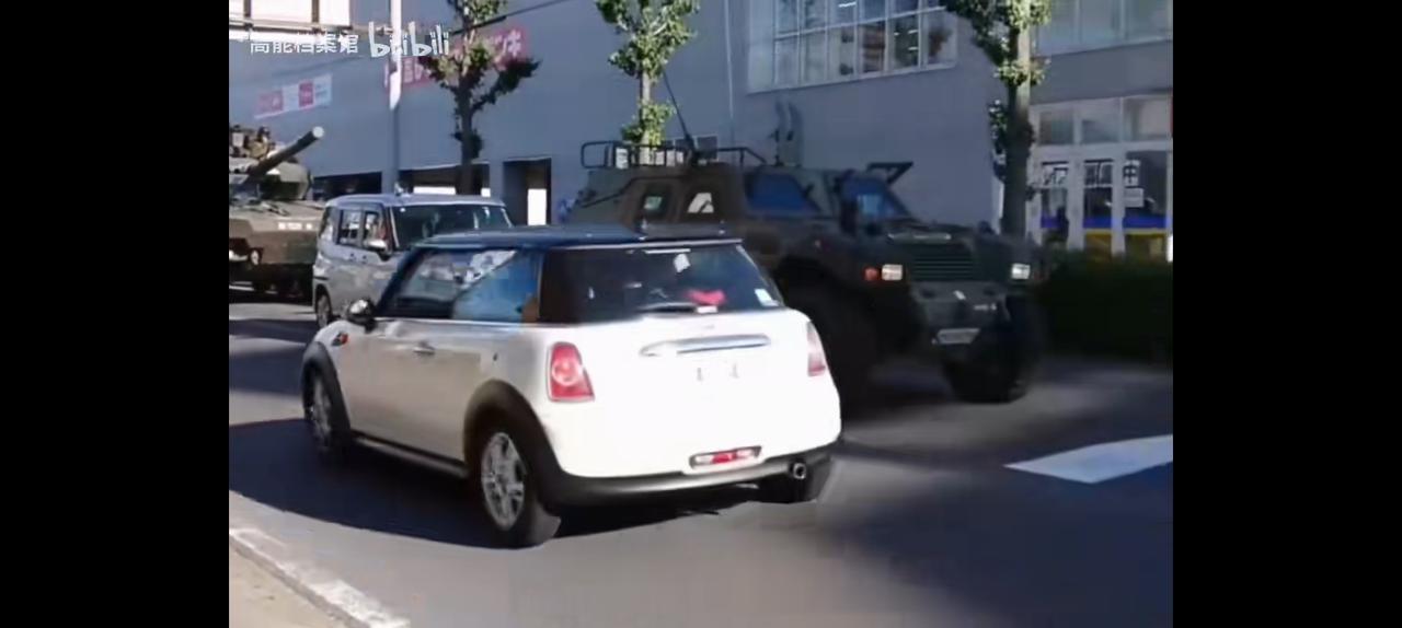 日本将坦克装甲车开进城市，原来真的准备了巷战？怪不得台湾帅化民退役中将预测，日
