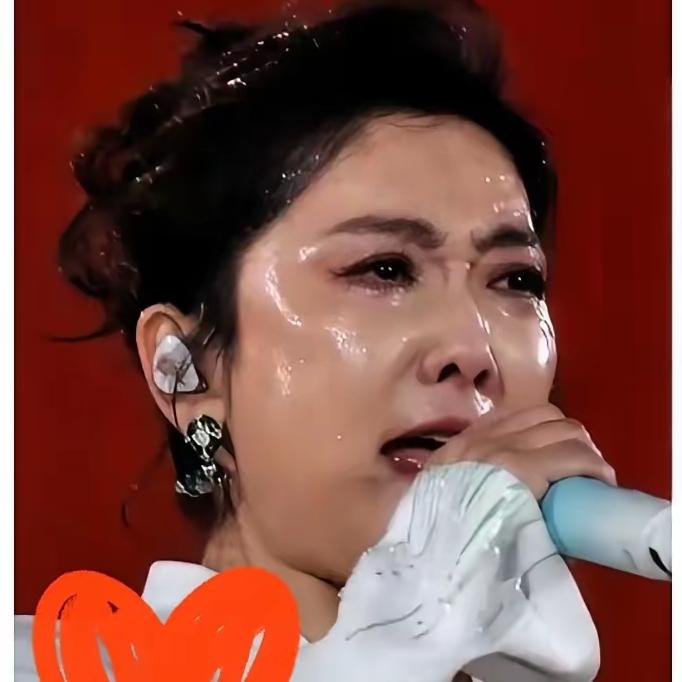 谁懂啊！玲花这次真的太让人意外了，不是高音有多稳，也不是模仿曾毅有多像，而是