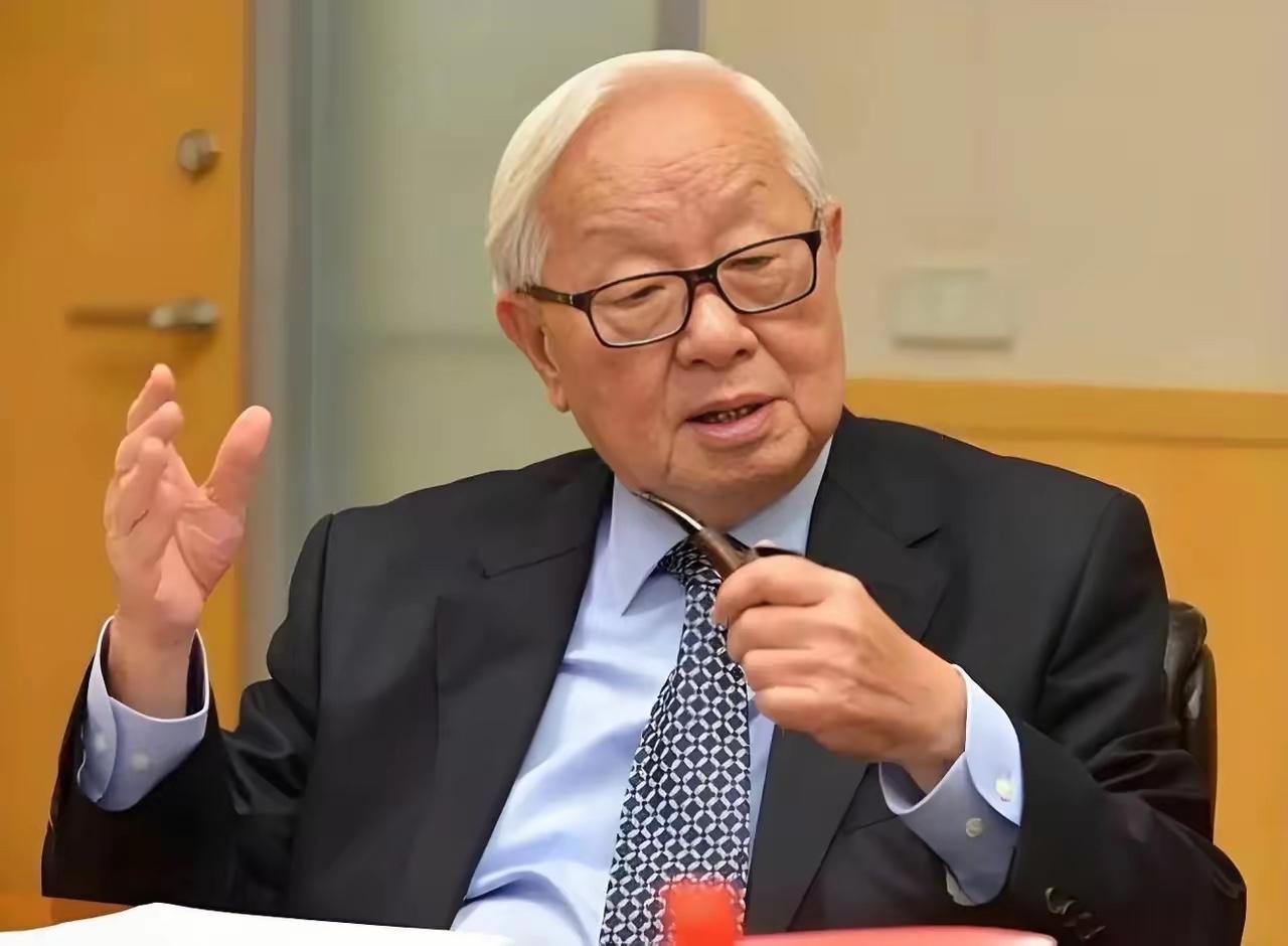 台积电创始人张忠谋再次语出惊人，他说：“如果美国想扼杀他们，中国真的无能为力！”