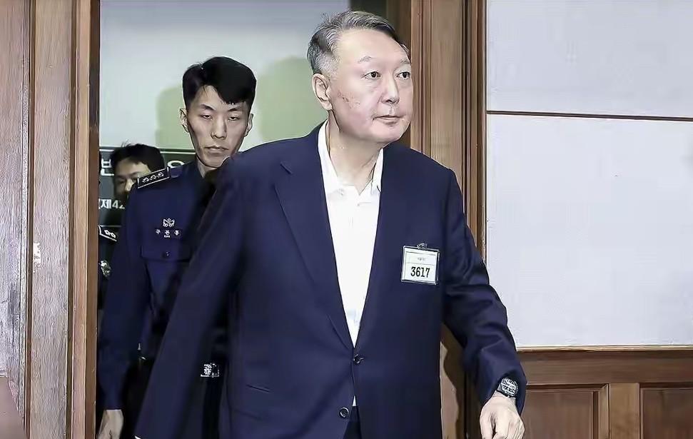 尹锡悦和金建希要是看到对方现在的样子，会不会抱头痛哭后悔当初的决定！时隔85天