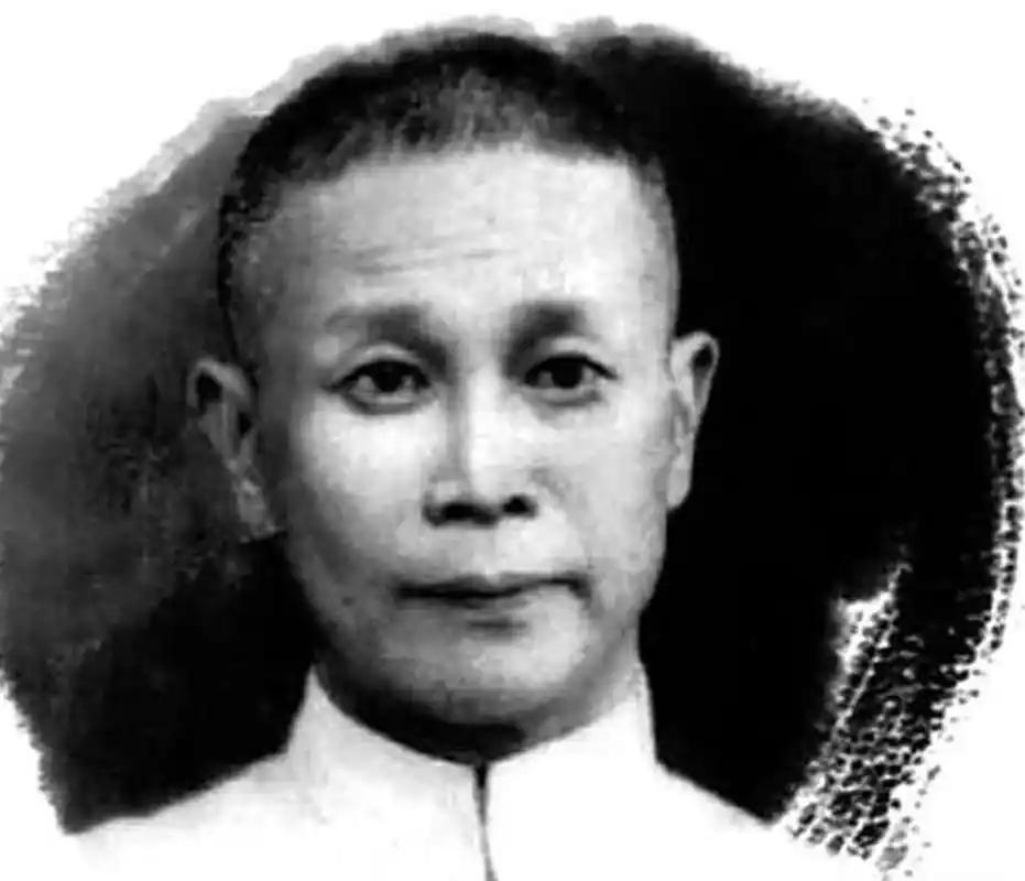 非常现实的一段话："男人追女人，说白了就是为了睡她。二十岁是这样，四十岁是这样，