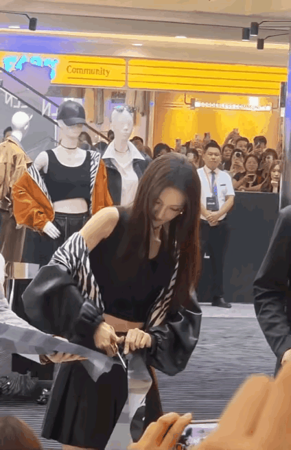 嘿，看李乃文金晨哈哈哈内娱还真是不缺“人才”呀，连这种小众的“出糗赛道”都有人勇